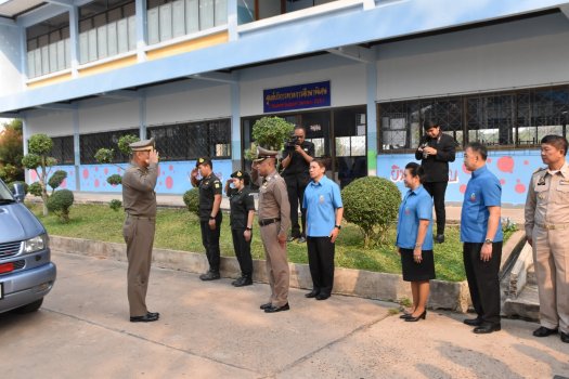 องคมนตรีตรวจเยี่ยมโรงเรียนราชประชานุเคราะห์ ๕๓